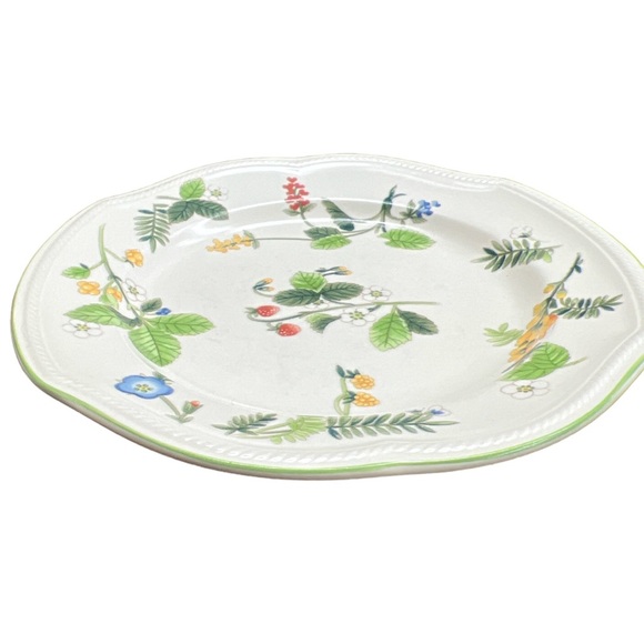 Mikasa Summer Essence 8" Salad Plate Newport, Yellow, Blue, Red Flowers - Picture 2 of 4